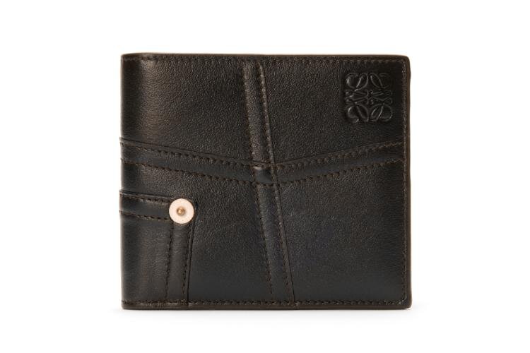 ロエベから“ジーンズ風”リベット＆ダブルステッチの2つ折りメンズ財布