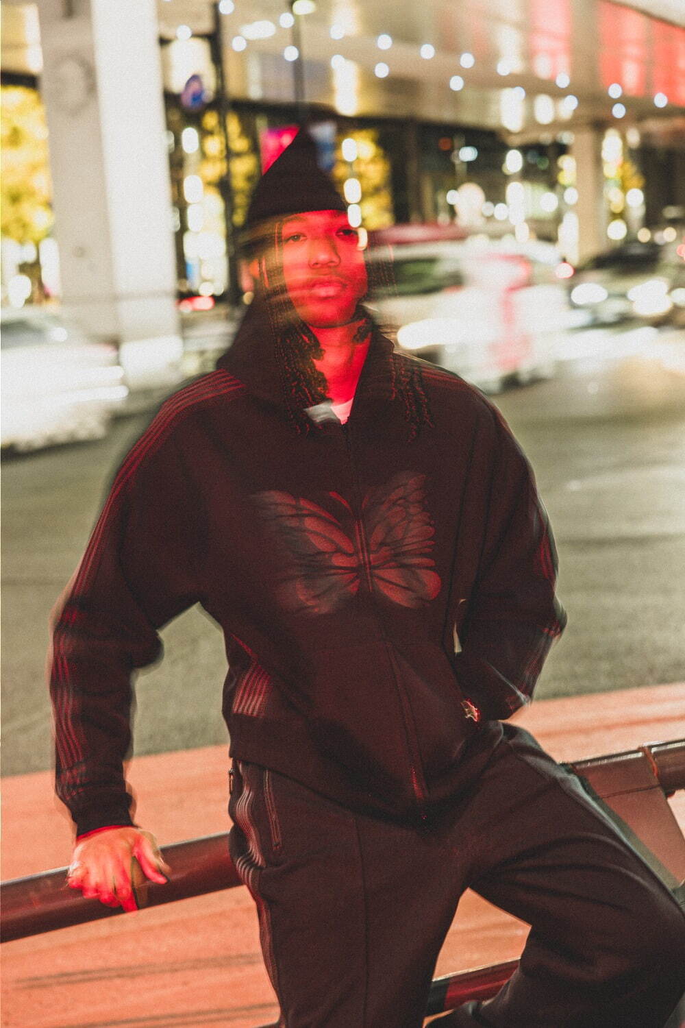 ニードルズ×ビームス、“大胆パピヨン”ジップアップフーディー＆ロゴ