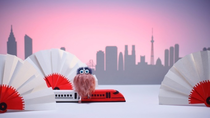 フェンディのチャーム「フェンディ ウィッチーズ」限定色、ふわふわ