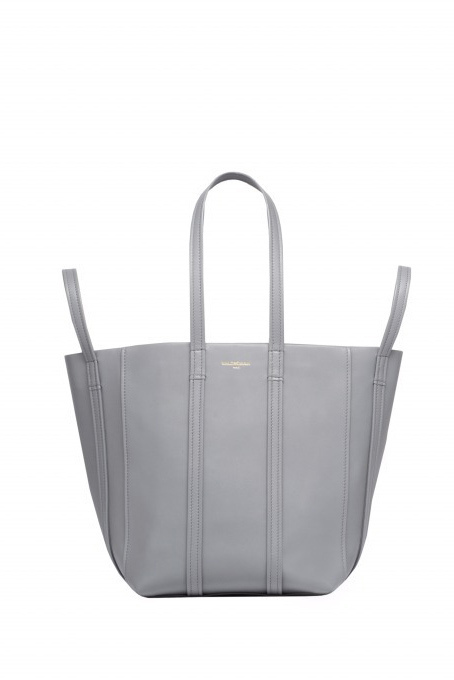 バレンシアガのランドリーバッグ、100%カーフレザーを使用した