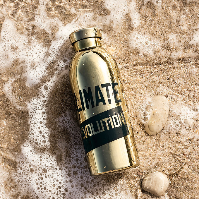 ヴィヴィアン・ウエストウッドからメタリックゴールドの「ステンレス