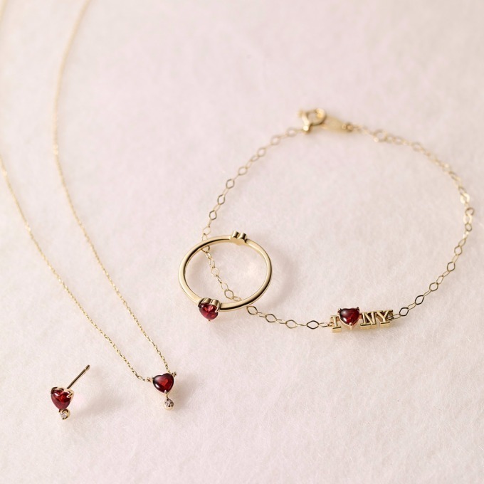 スタージュエリー ガールの新作リング、真っ赤なハートのデザインから