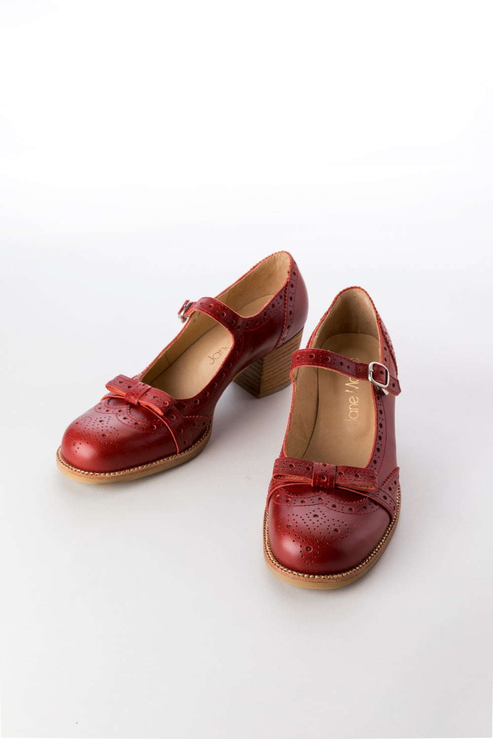 ジェーンマープルの新作シューズ、キップレザー使用の“リボン付き