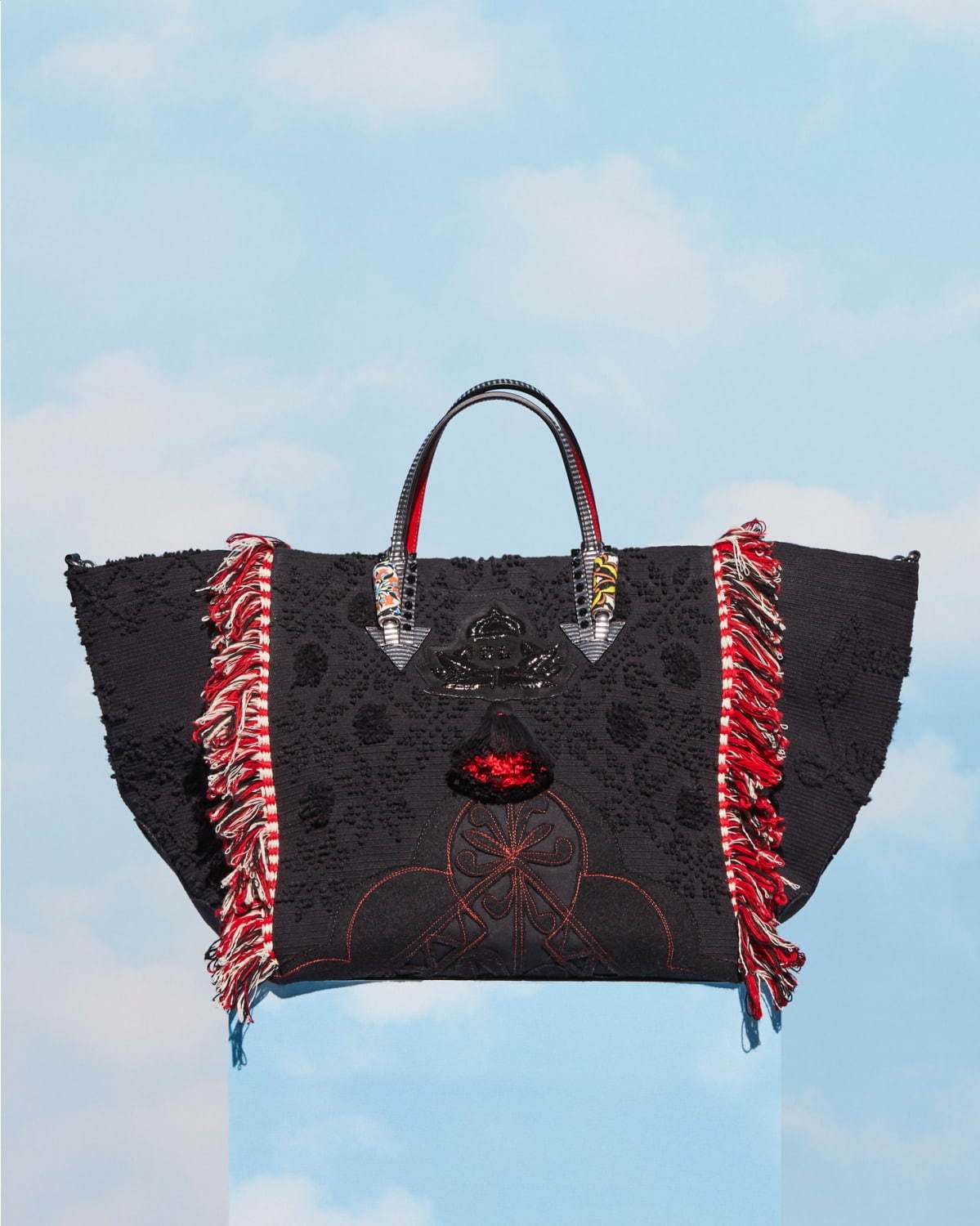 クリスチャン ルブタンの新作バッグ「ポルトガバ」ポルトガルの伝統