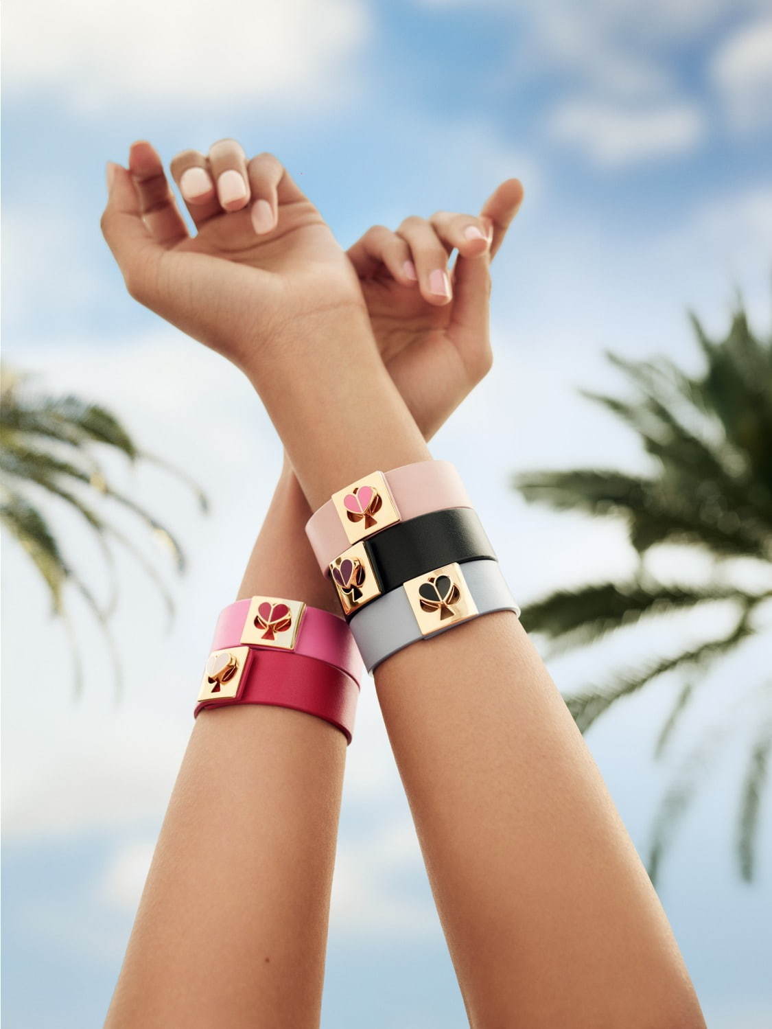 ケイト・スペードの新カスタムブレスレット、回転させると“ハート”に