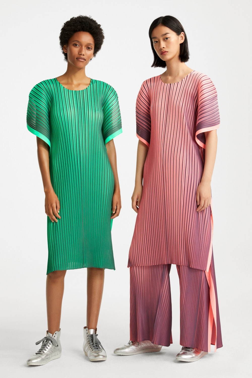 プリーツ プリーズ イッセイ ミヤケの新作、カラフルな涼しげドレスや