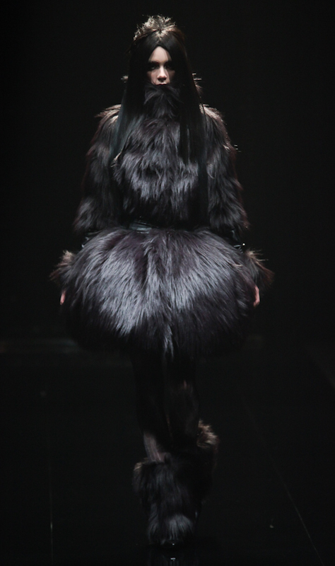 アリス アウアア 2013-14年秋冬コレクション - 「蜘蛛」に変えられた