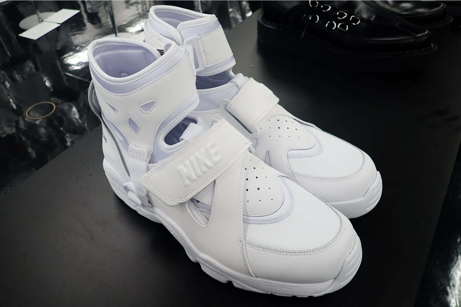 コム デ ギャルソン・オム プリュス×ナイキのコラボスニーカー新作