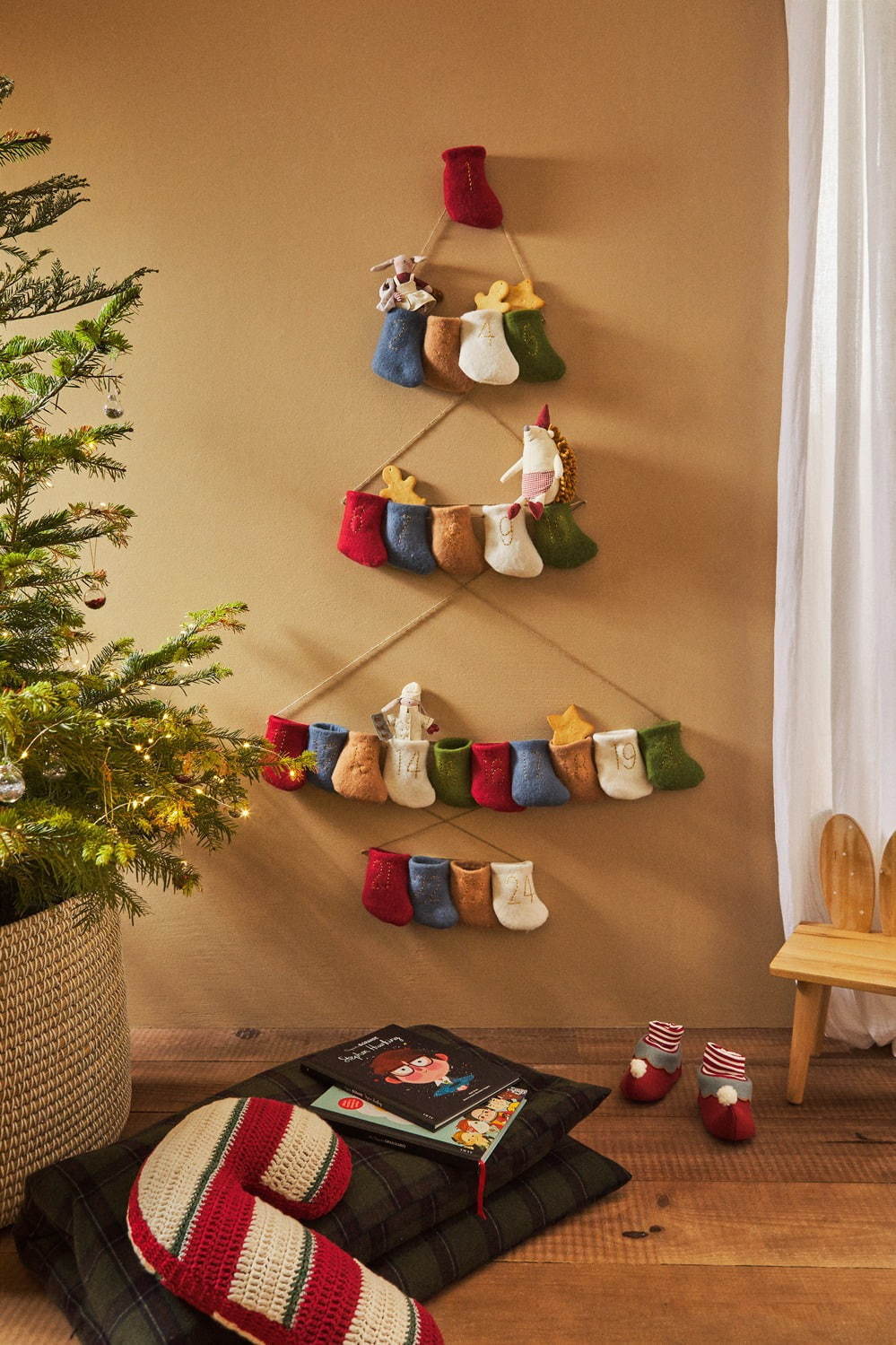 ザラホームのクリスマス、ヒイラギ型テーブルウェアや“ジンジャー