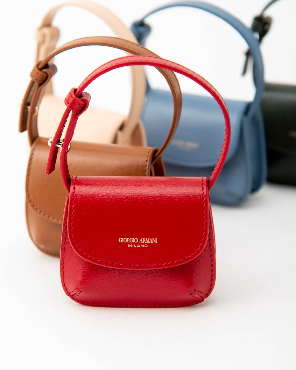ジョルジオ アルマーニのアイコンバッグ「ラ プリマ」から新色、ミニ