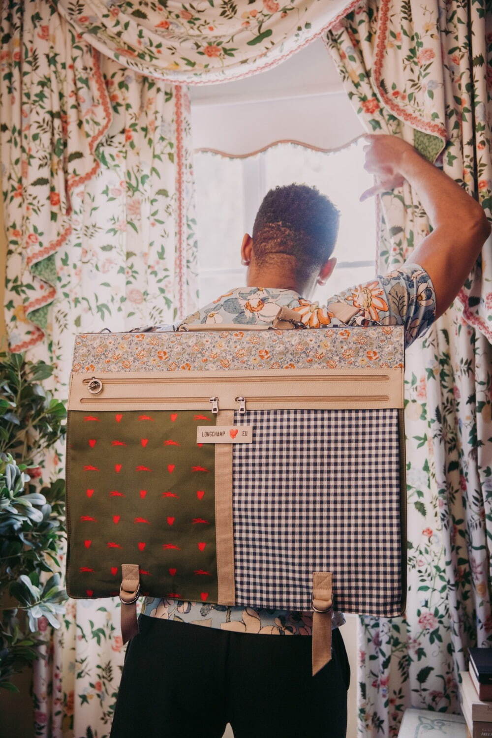 ロンシャン × EUのコラボバッグ、ヴィンテージ風パッチワークのバック