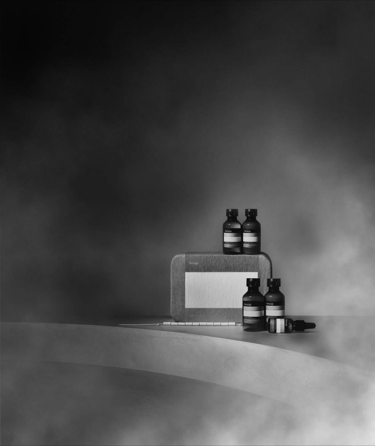 イソップ×リック・オウエンス、スパイシー＆ウッディなフレグランスと