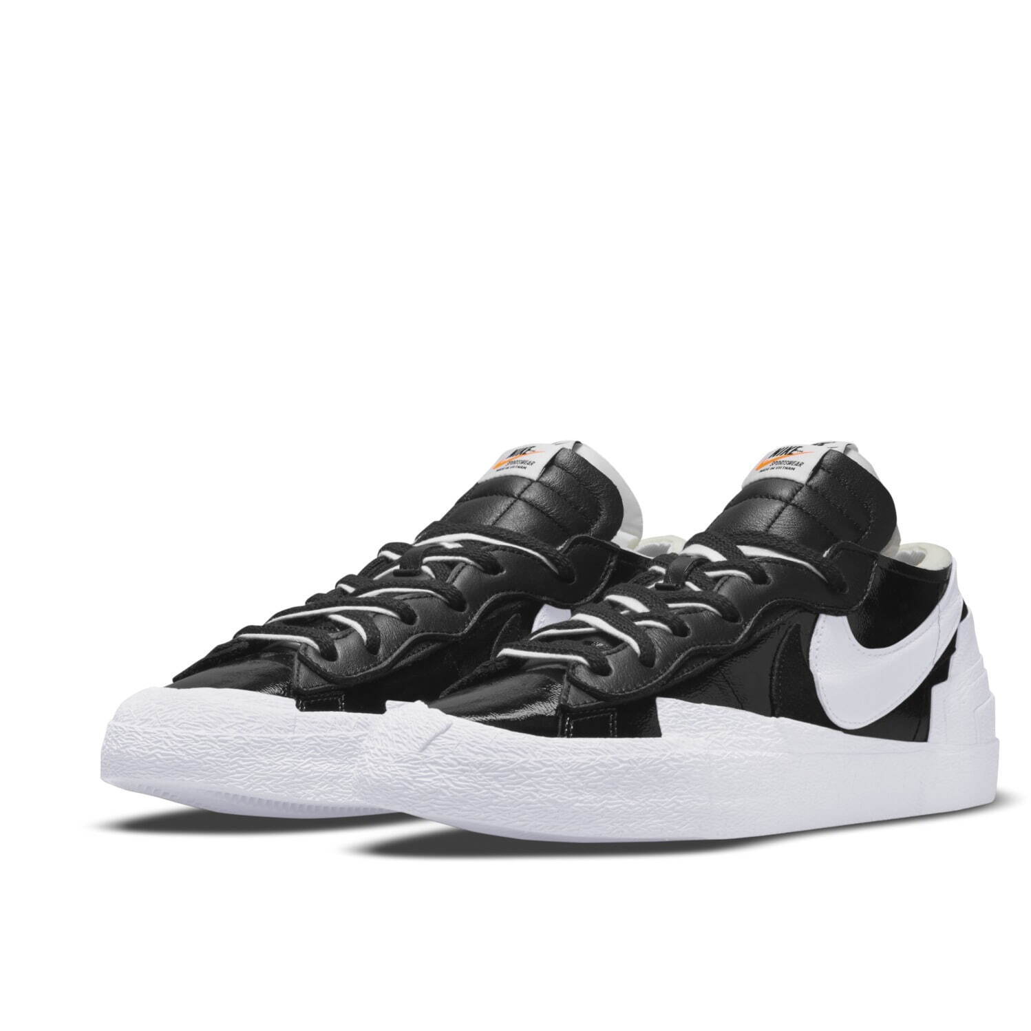 ナイキ x sacaiの新作スニーカー「ブレーザー ロー」白＆黒のパテント