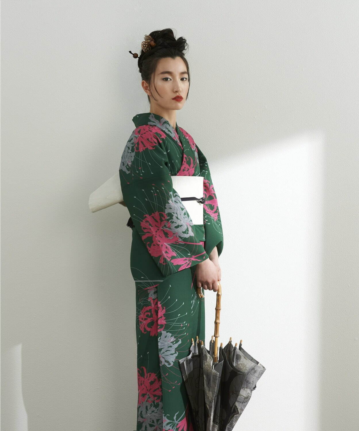 伊勢丹新宿店の22年夏ゆかた、金粉が輝く“鶴モチーフ”浴衣やステンド