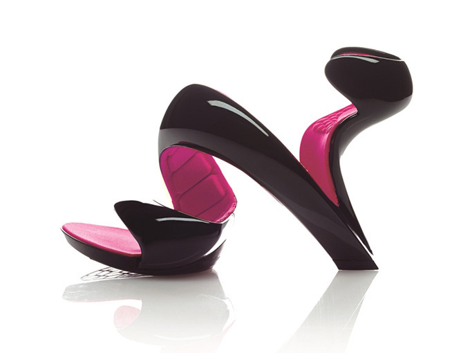 シューズ界の革命「モヒート」 - ジュリアン・ヘイクスの”底のない靴