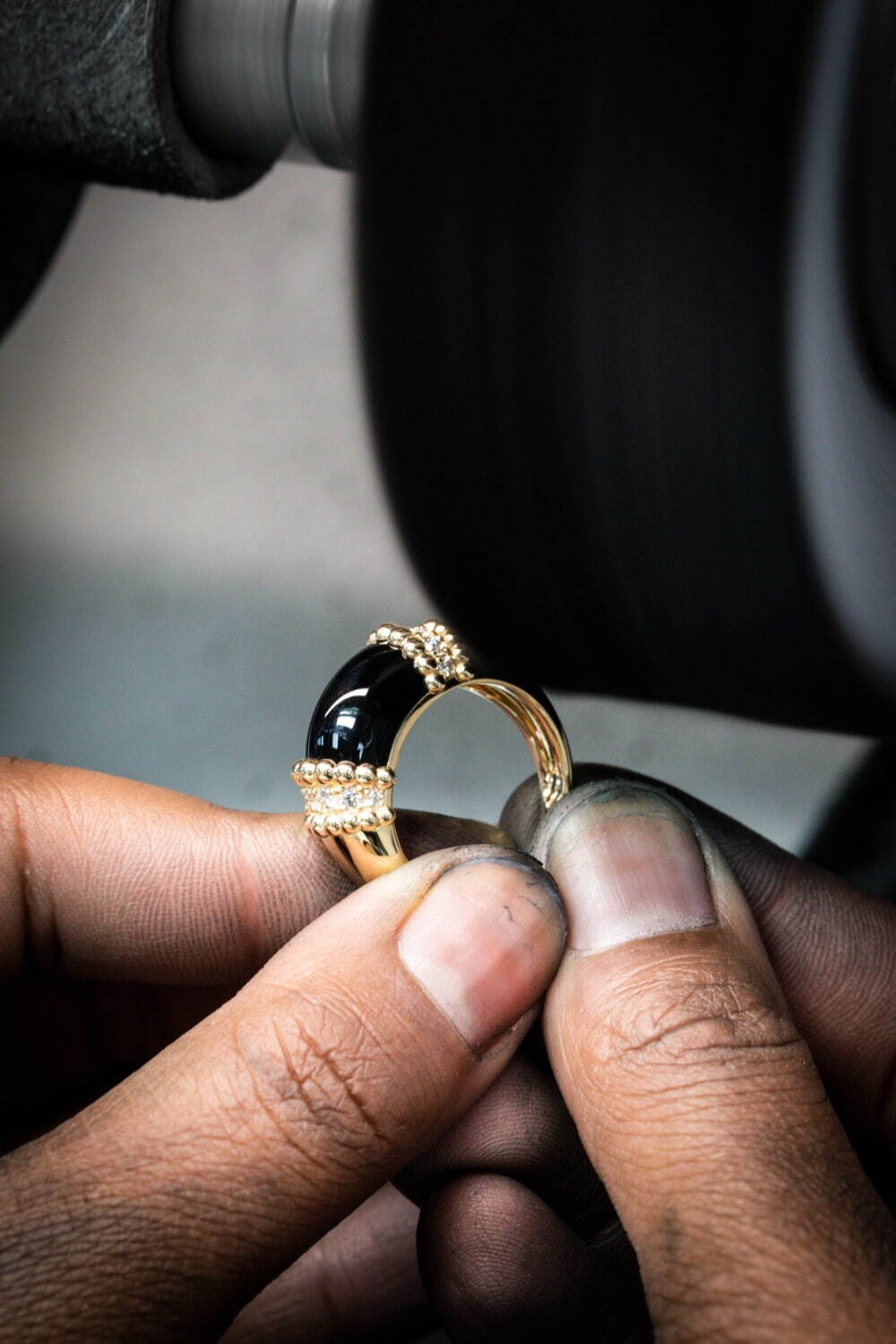 ヴァン クリーフ＆アーペルのジュエリー「ペルレ」に“ゴールドビーズ