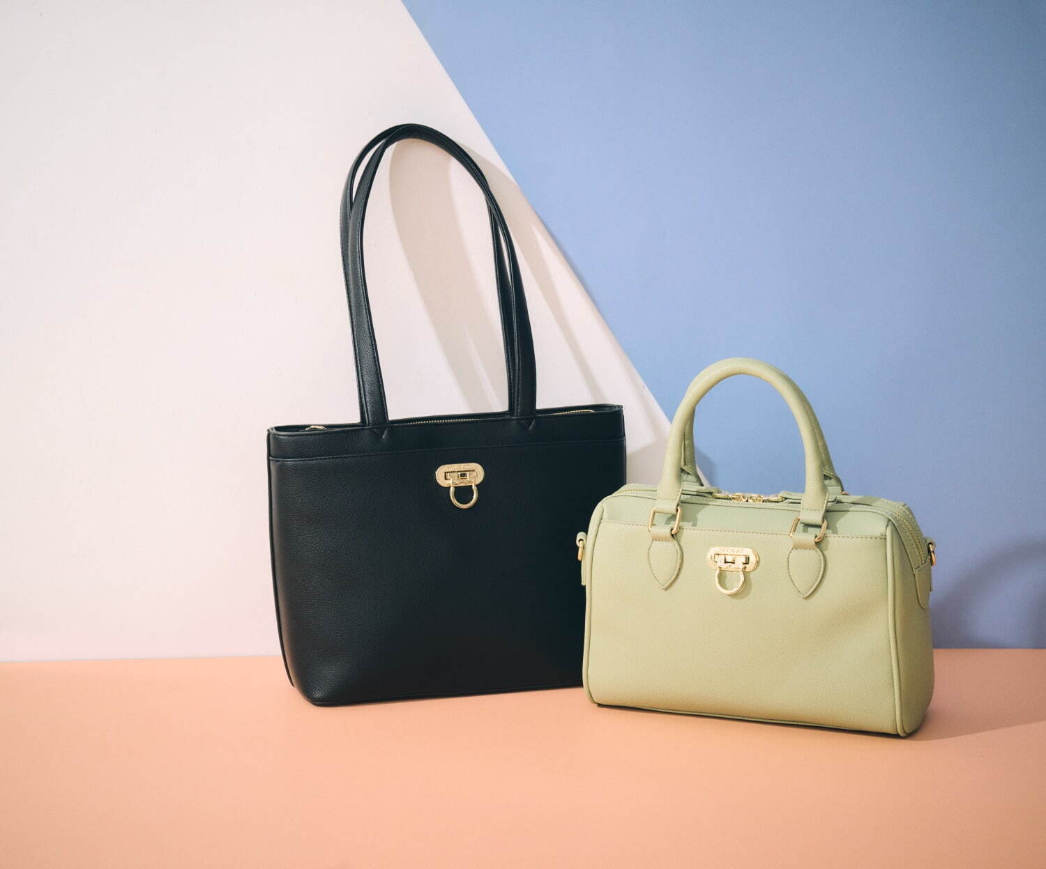 ポール & ジョー アクセソワ“ふわふわファー”の「猫モチーフ」バッグ