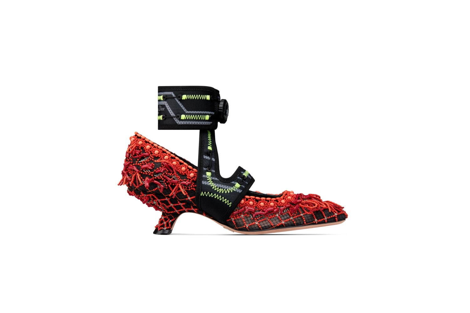 ディオール 62-22」パンプス、“ミモザ”の花が咲く刺繍デザインや