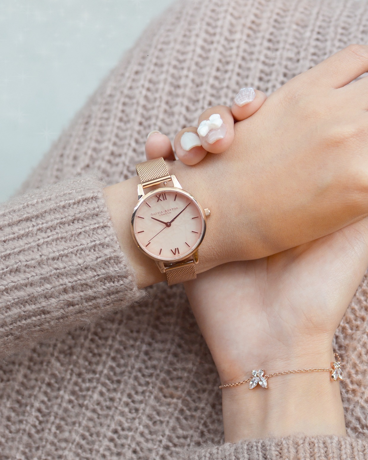 オリビア・バートンのクリスマス、ローズクォーツ輝く腕時計＆ローズ