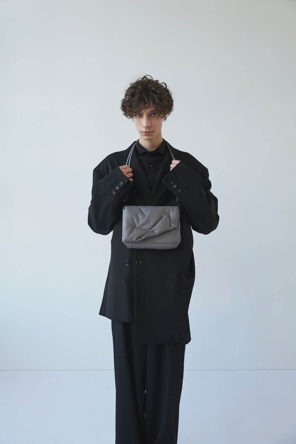 ディスコード ヨウジヤマモト新作バッグ「FLUFFY」“紙端を折り返した