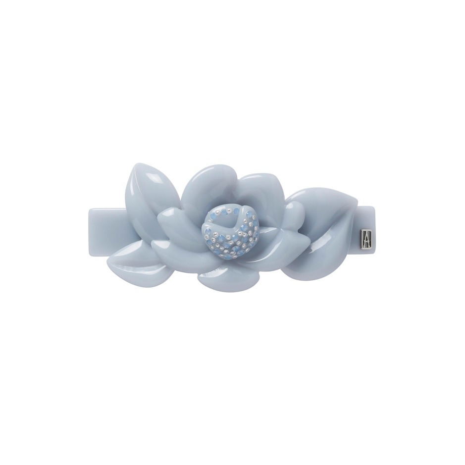 アレクサンドル ドゥ パリ“氷山”着想のカチューシャ、輝くミルキー