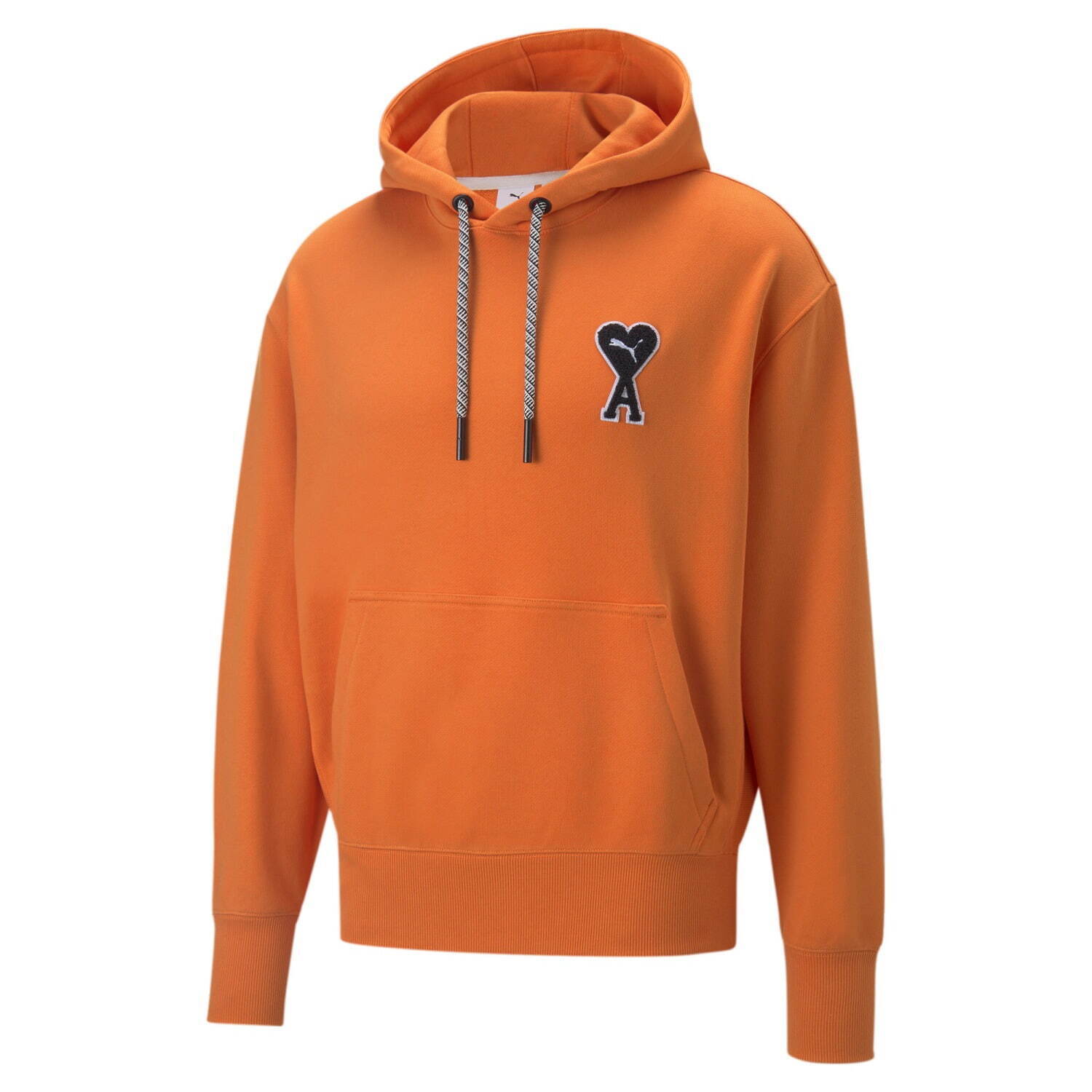 プーマ×アミ“ハートのコラボロゴ入り”スニーカー、フーディー＆バック