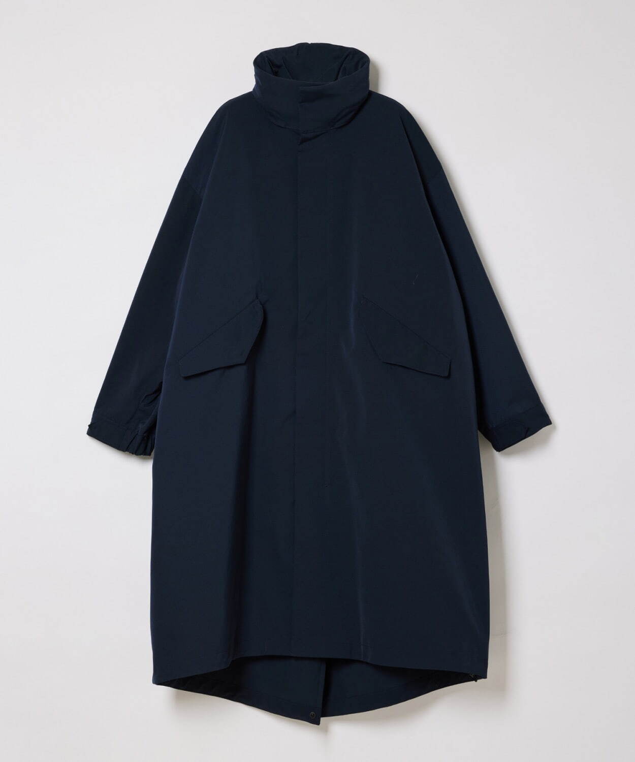 ハイクのビオトープ別注ミリタリーコート、マットな素材を用いたユニ