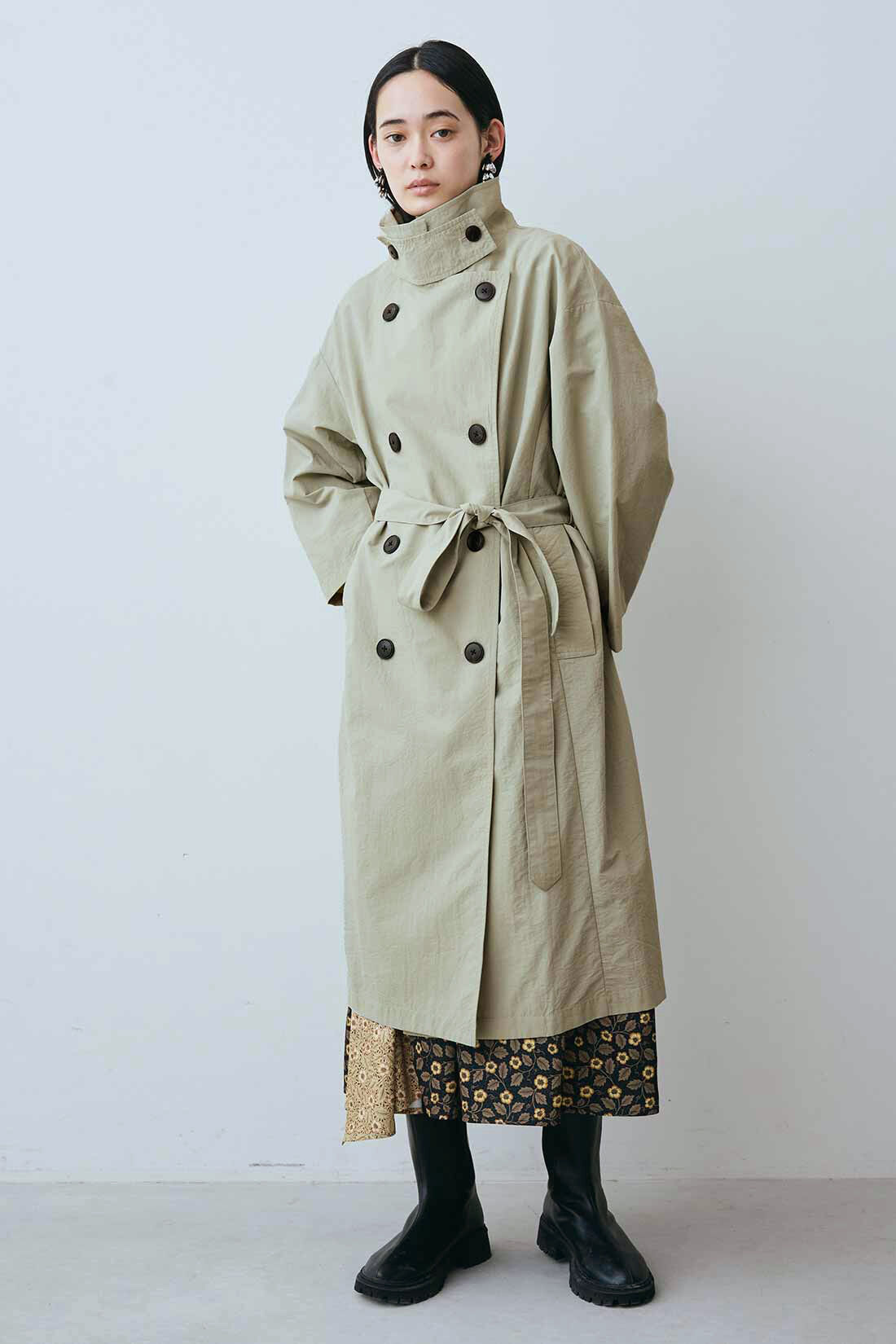 MEDE19F 撥水加工をほどこしたライトトレンチコート〈セージグレー