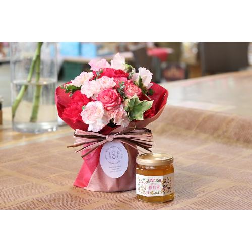 ピンク系スタンドブーケと道後の杜はちみつセット」| 花屋「ときわ