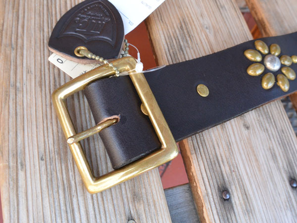 HTC エイチティーシースタッズベルト