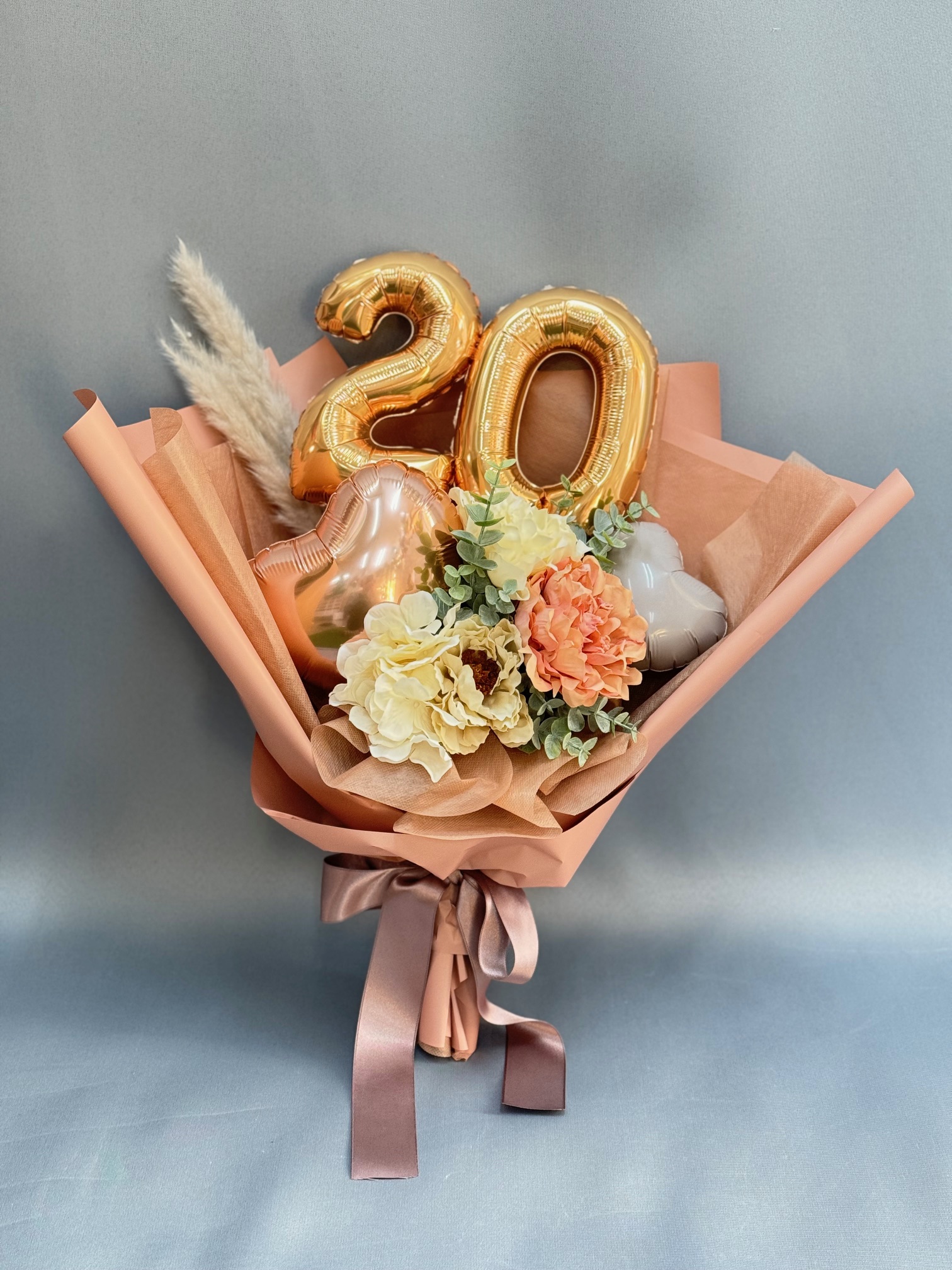 成人式や記念日のお祝いのプレゼントに！手に持つタイプのバルーン