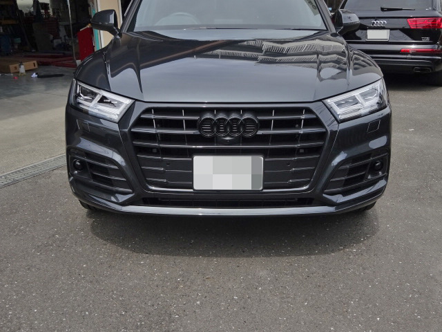 アウディ純正Q5(FY)用ブラックスタイリング用フロントグリル - G-Speed