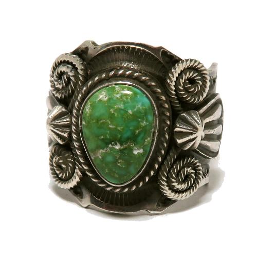 ターコイズリング インディアンジュエリー ナバホ族アーチスト