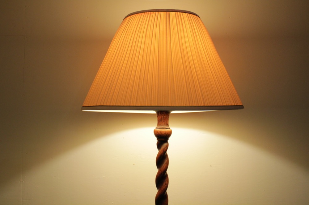 イギリス ヴィンテージ オーク バーリーツイスト フロアスタンドランプ