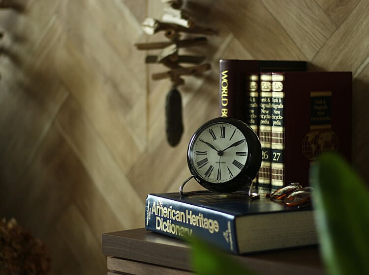 アルネ・ヤコブセン ROMAN（ローマン） テーブルクロック｜北欧