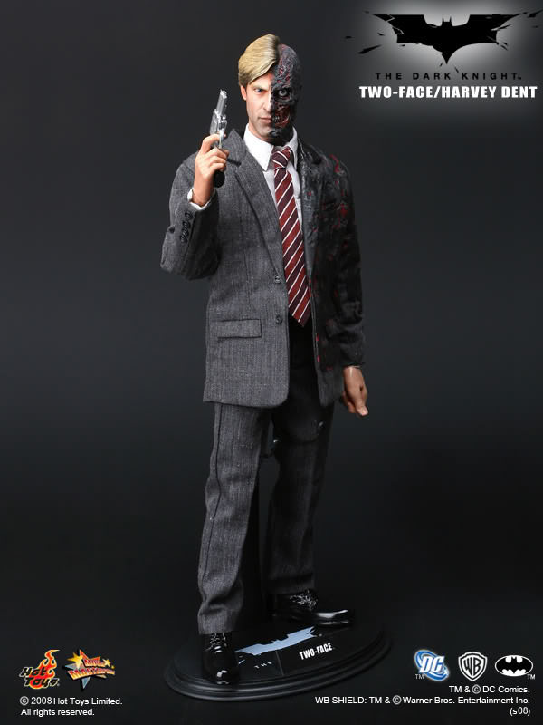 Hot Toys MMS 81 TDK – Harvey Dent / Two-Face – Hot Toys Complete