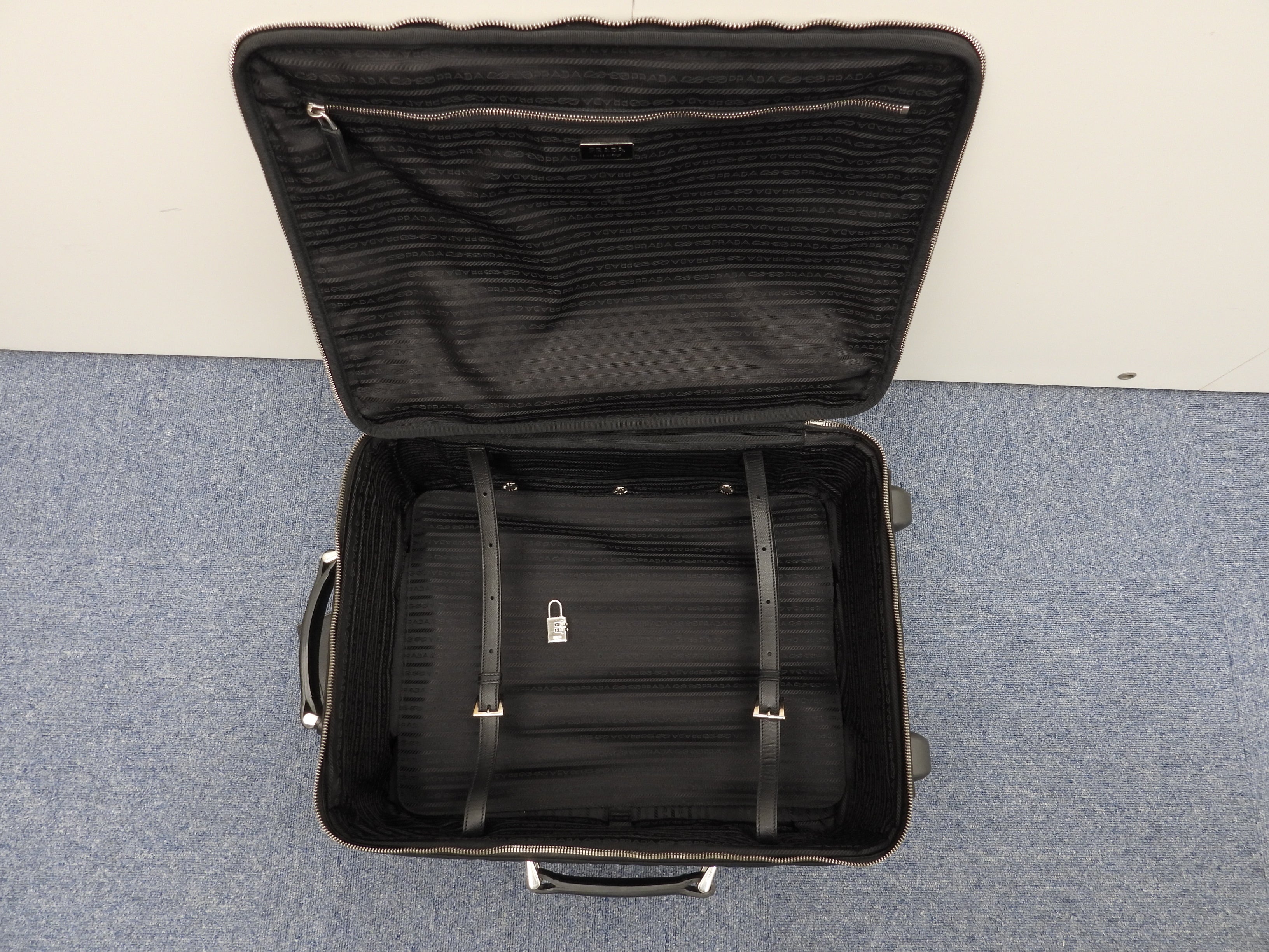 プラダ キャリーバッグ テスート/サフィアーノ 黒 旅行用トロリー