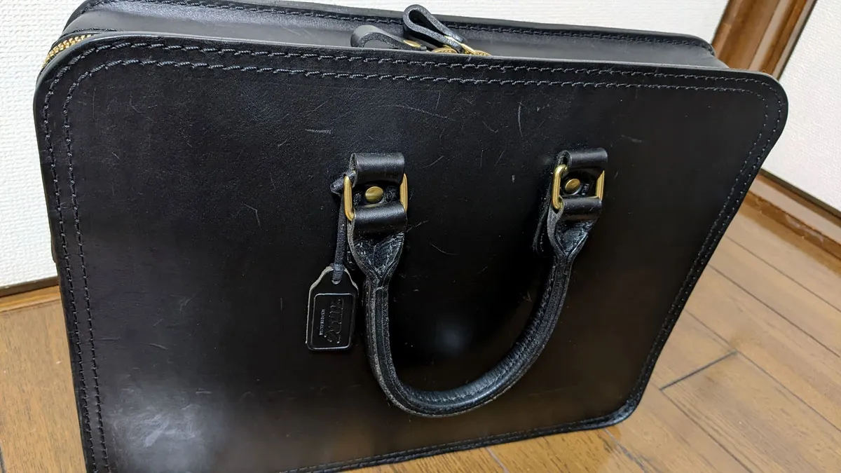 使いやすいダブルファスナーの2本手ビジネスバッグ / 革鞄のHERZ