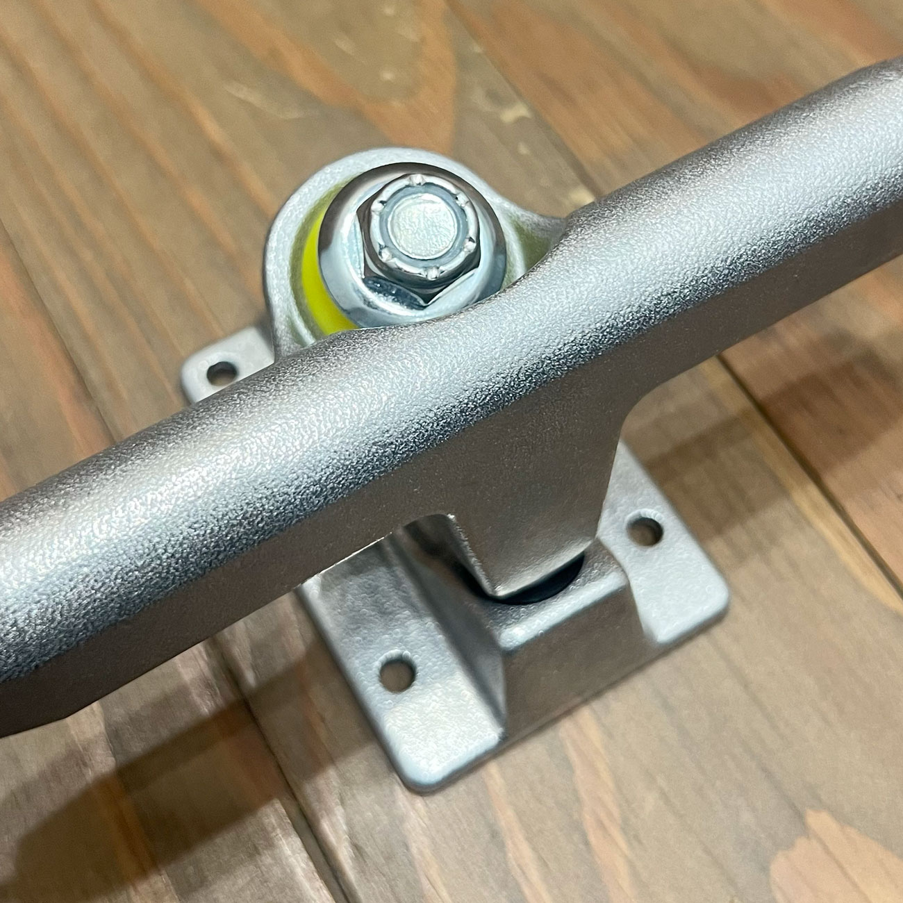 LURPIV SOLID POLISHED 140/145/150/160mm TRUCKS | 東京のスケート