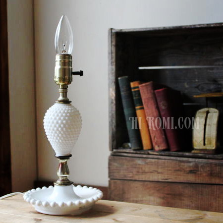 USAアメリカンヴィンテージミルクガラス製ホブネイルテーブルライト