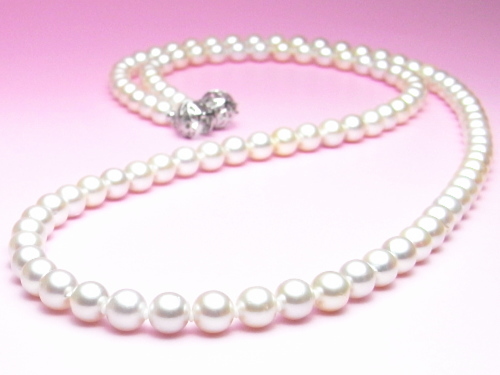 アレンジ多彩！アコヤ真珠80cmロングネックレス（7.5～7.0ミリ／留金に