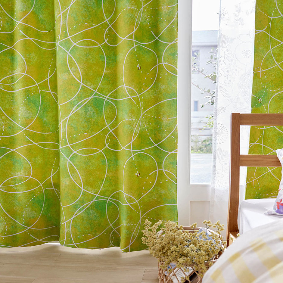 ミツバチの軌道ラインがおしゃれな3級遮光カーテン ハニー（D-1196