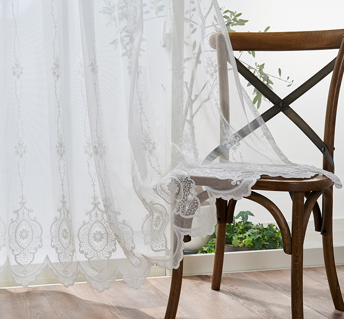 ホワイトリネンとフランスアンティークレース刺繍ஐ⋆*ふりふり