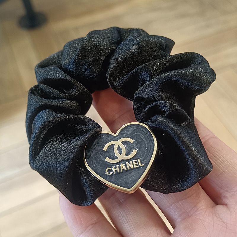 ルイヴィトン ディオール シャネル シュシュ ヘアアクセサリー ヘア