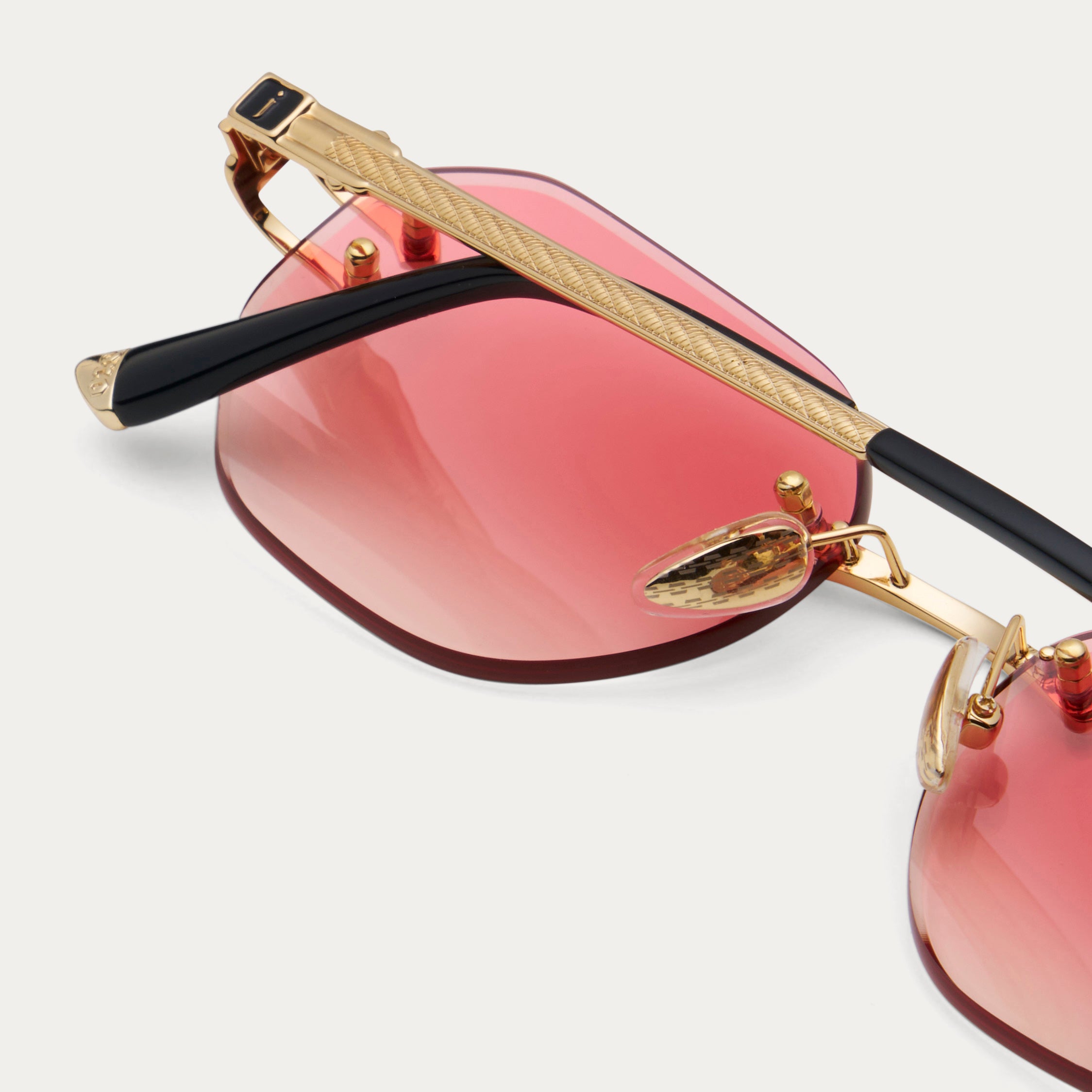 RED TINT OPUS – JAMES ORO