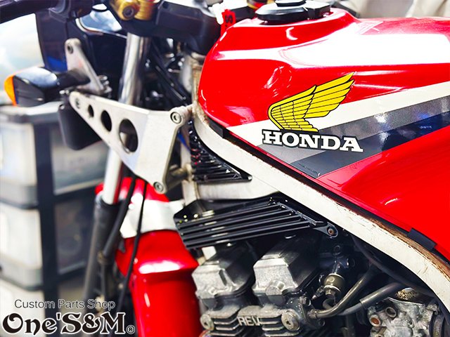 cbr400f サイドカバー アンダーカウル 広島でCBR400Fのサイドカバー