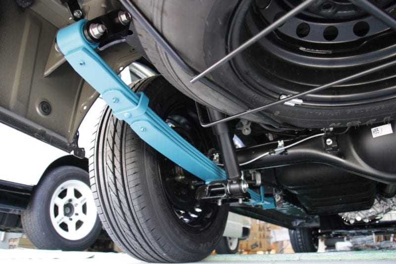 200系ハイエースの乗り心地改善には、コンフォートリーフへの交換が