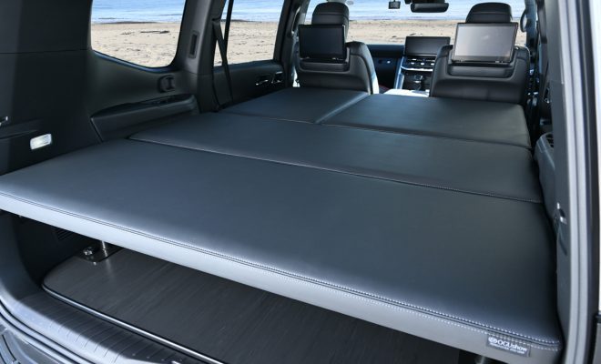 ランクル300 ESベッドシステム装着車でも荷室のサイドポケットが使用