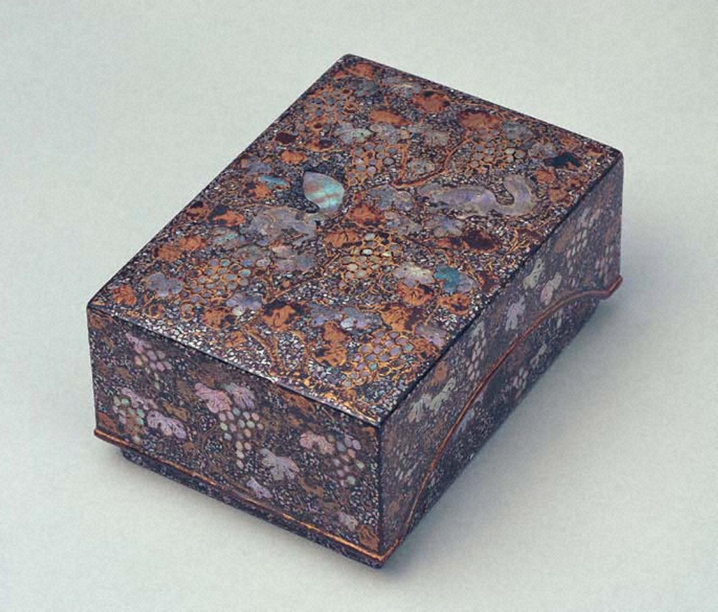 黒漆葡萄栗鼠図螺鈿箔絵小箱｜今後展示予定の日本・東洋のうるし