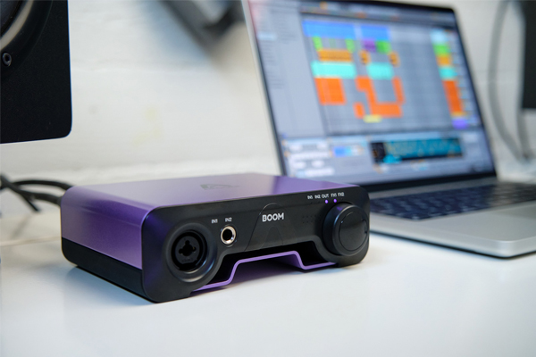 ApogeeのオーディオインターフェイスBOOMをご紹介いたします。